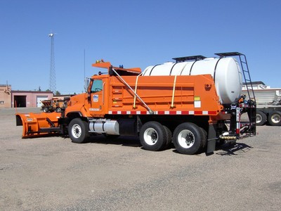 Plow truck with tank for anti-icing liquid